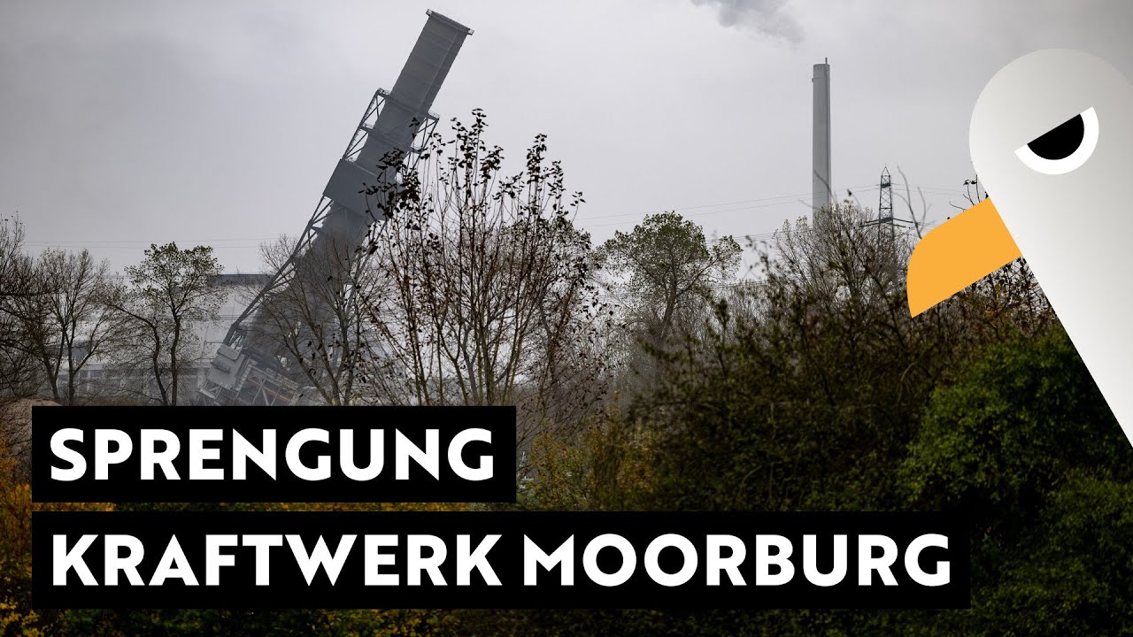 Sprengung der Kamine vom Kraftwerk Moorburg in Hamburg