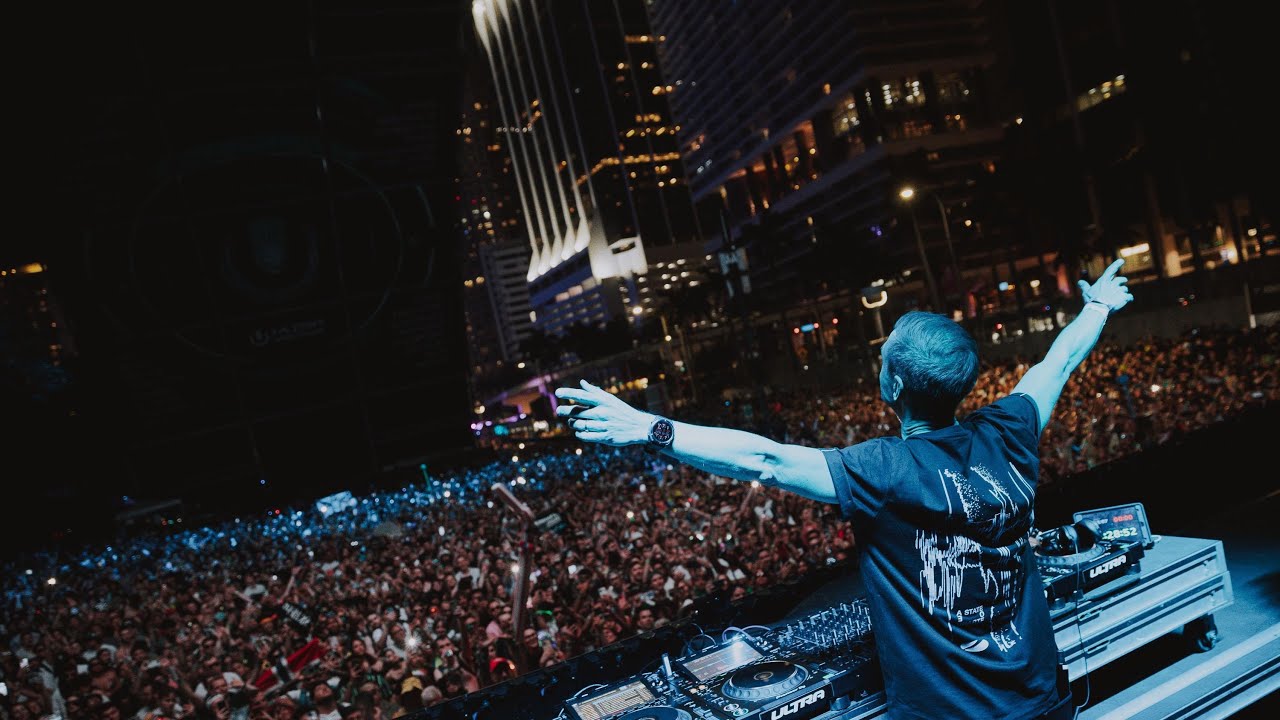 ARMIN VAN BUUREN LIVE AT ULTRA MIAMI 2025 ASOT WORLDWIDE STAGE