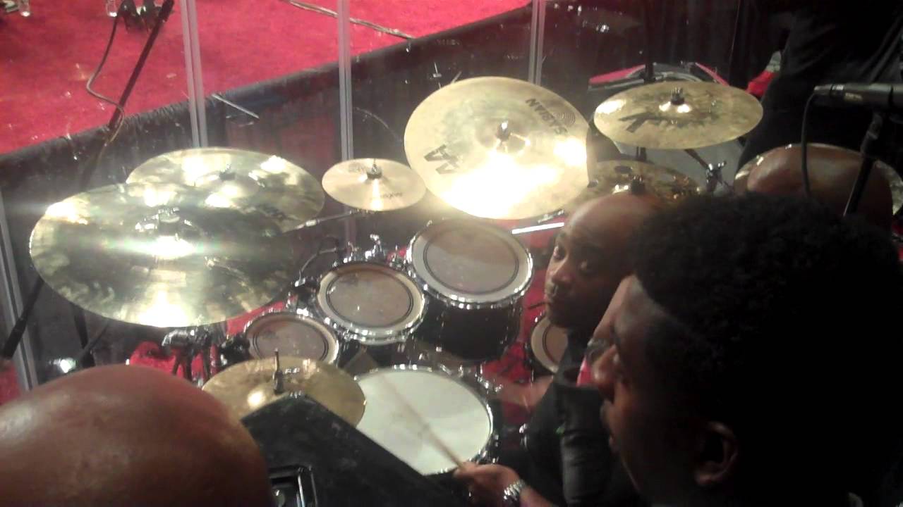 CALVIN RODGERS!! Awesome God Fred Hammond - 104th COGIC Holy Convocation Midnight Musical