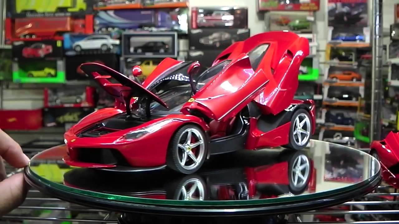 Versus / 1:18: LaFerrari de Hot Wheels Foundation & Elite