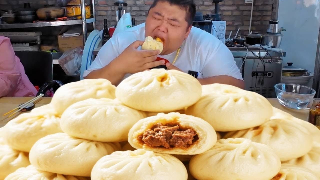 Monkey King steamed a basket of beef brisket buns at home, achieving 