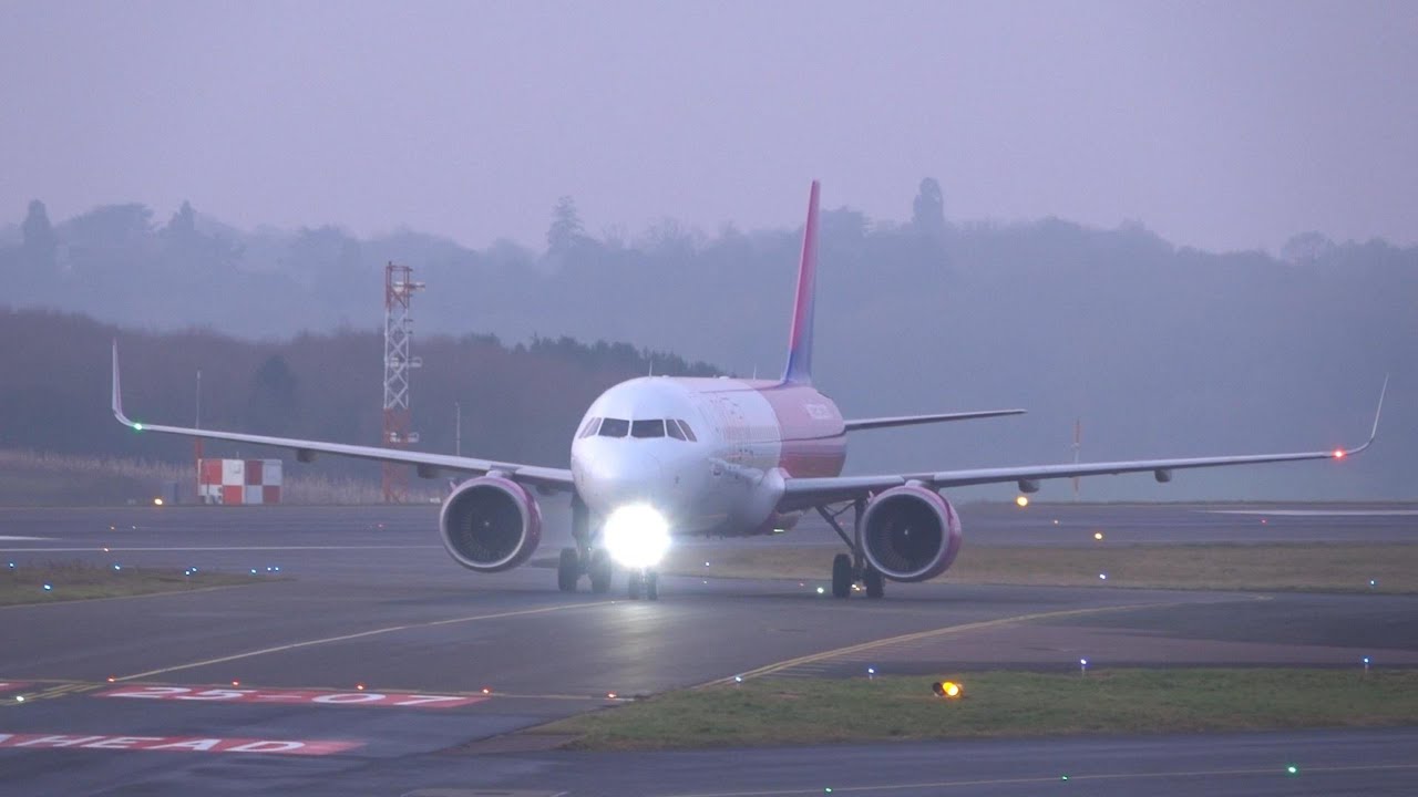 4 Minutes of Plane Spotting at London Luton EGGW LTN Take Offs and Landings