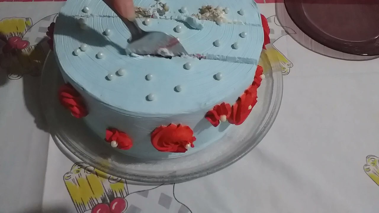 ensinando a cortar bolo redondo