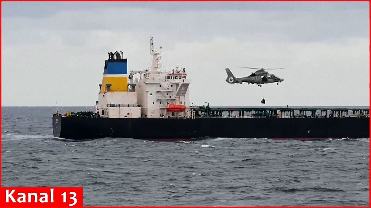 Французский военно-морской флот перехватил еще один грузовой танкер, предположительно входящий в ...