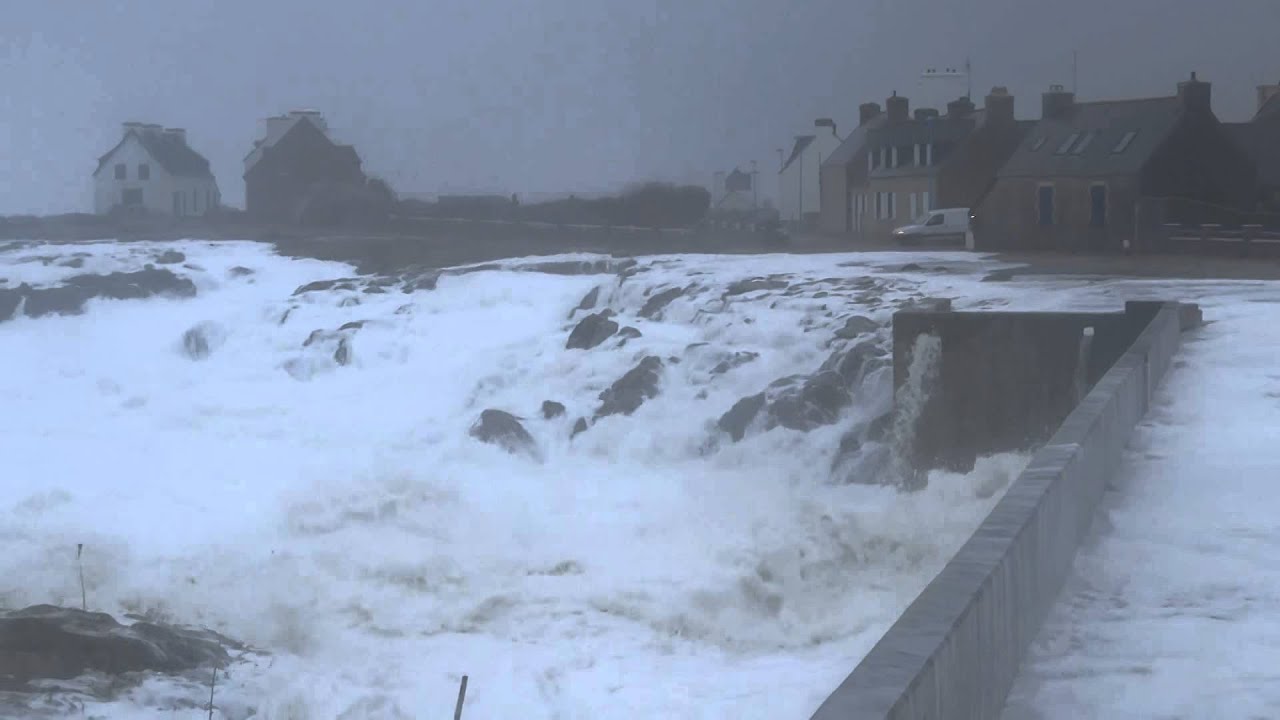 Tempête PETRA du 5 février 2014 à Saint-Guénolé. Très fortes vagues