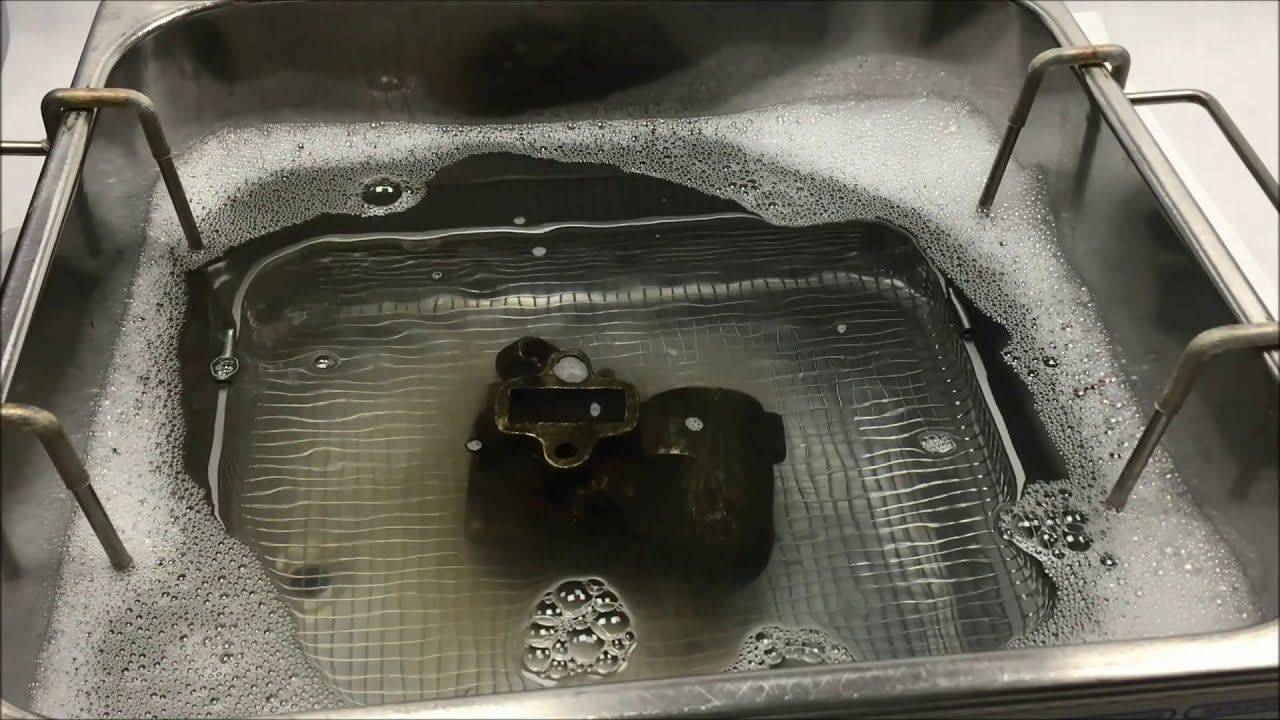 Vergaser FRAMO Oldtimer BJ. 1929 mit Ultraschall reinigen im BANDELIN SONOREX Ultraschallreiniger