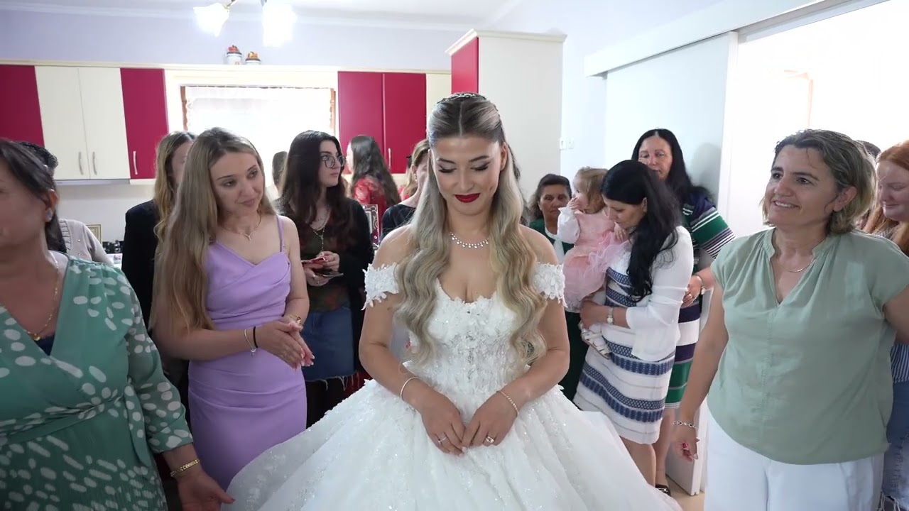 Familja percjell nusen per tek shtepija e dhendrrit , tradita e zakone Shqiptare // EV Production