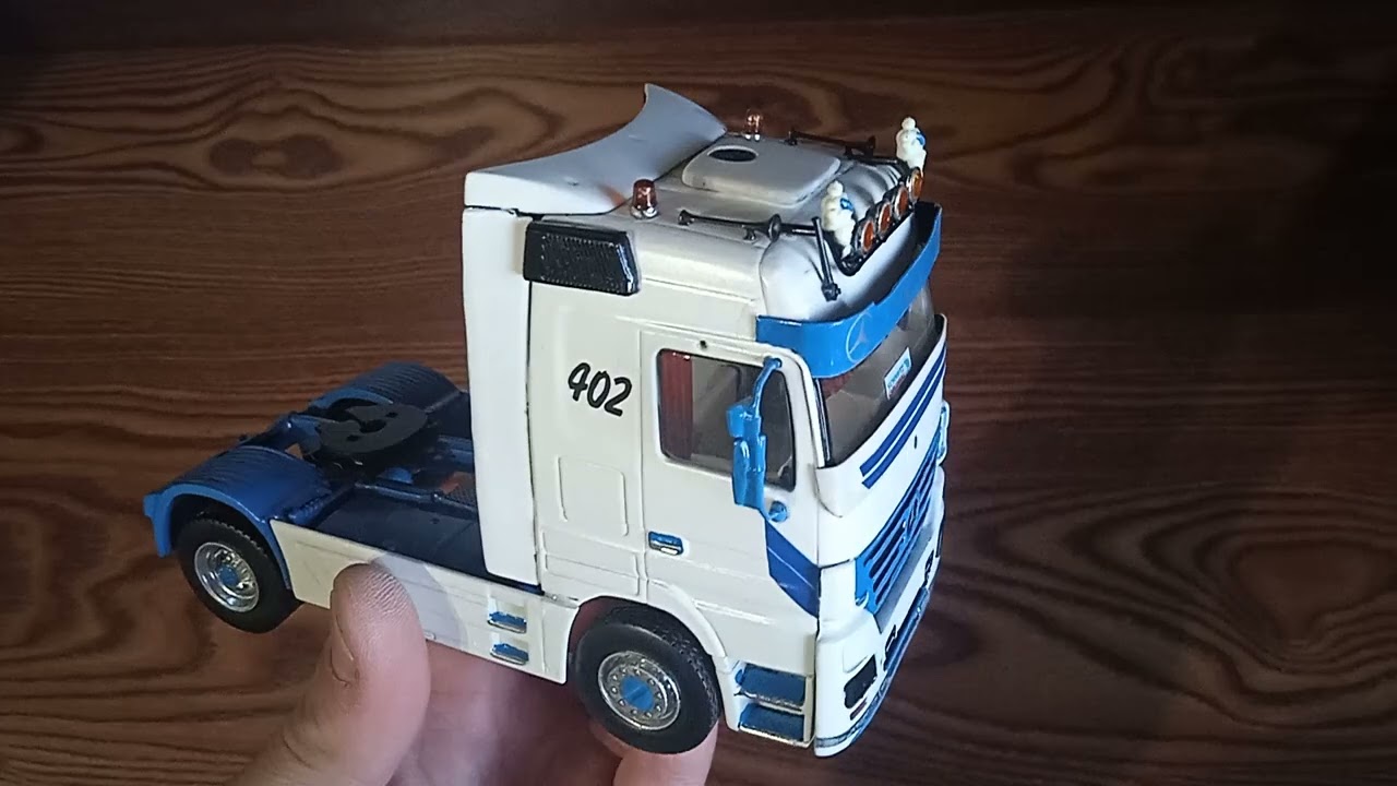 Mercedes-Benz Actros 1846LS. Конверсія 1/43.. Від виробника IXO Models.