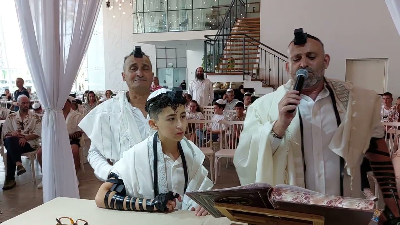 מיקי מזרחי הענק. אז ישיר משה, לחן נזכר אני במבטך והקולות של פיראוס.. אלוףףףףףף