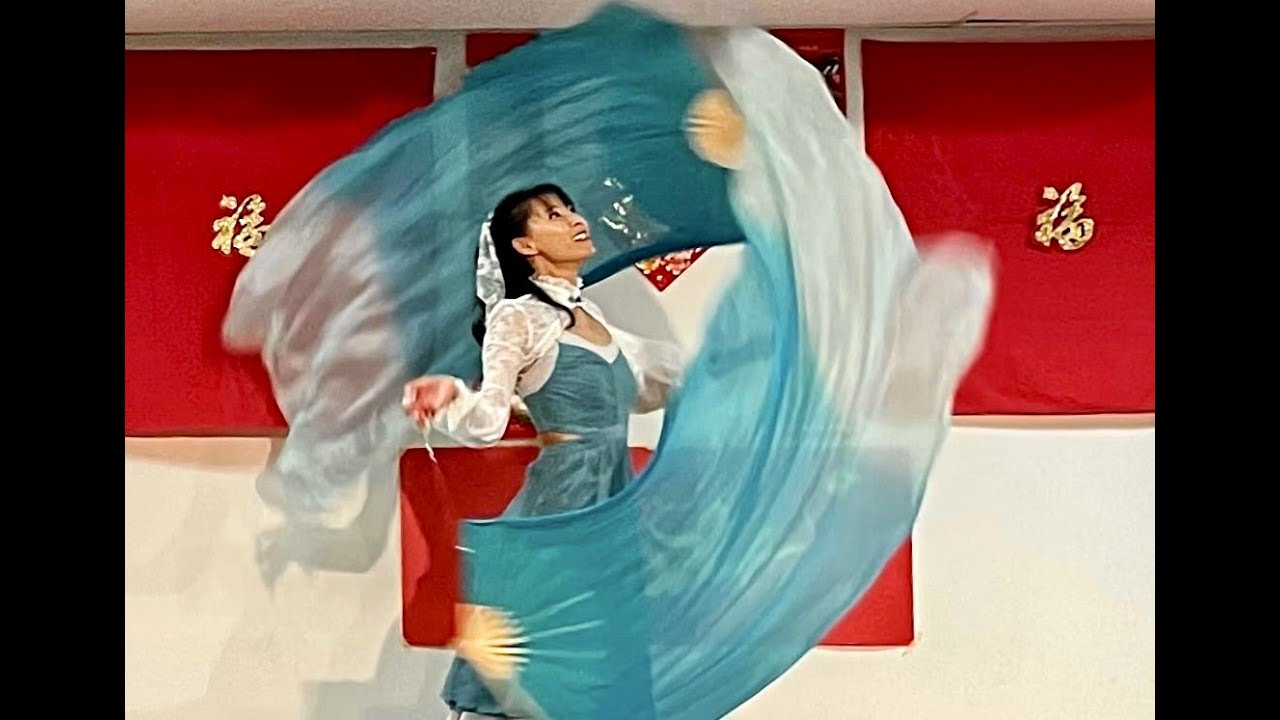 Chinese New Year Silk Veil Fan Poi Dance Performance- 可能