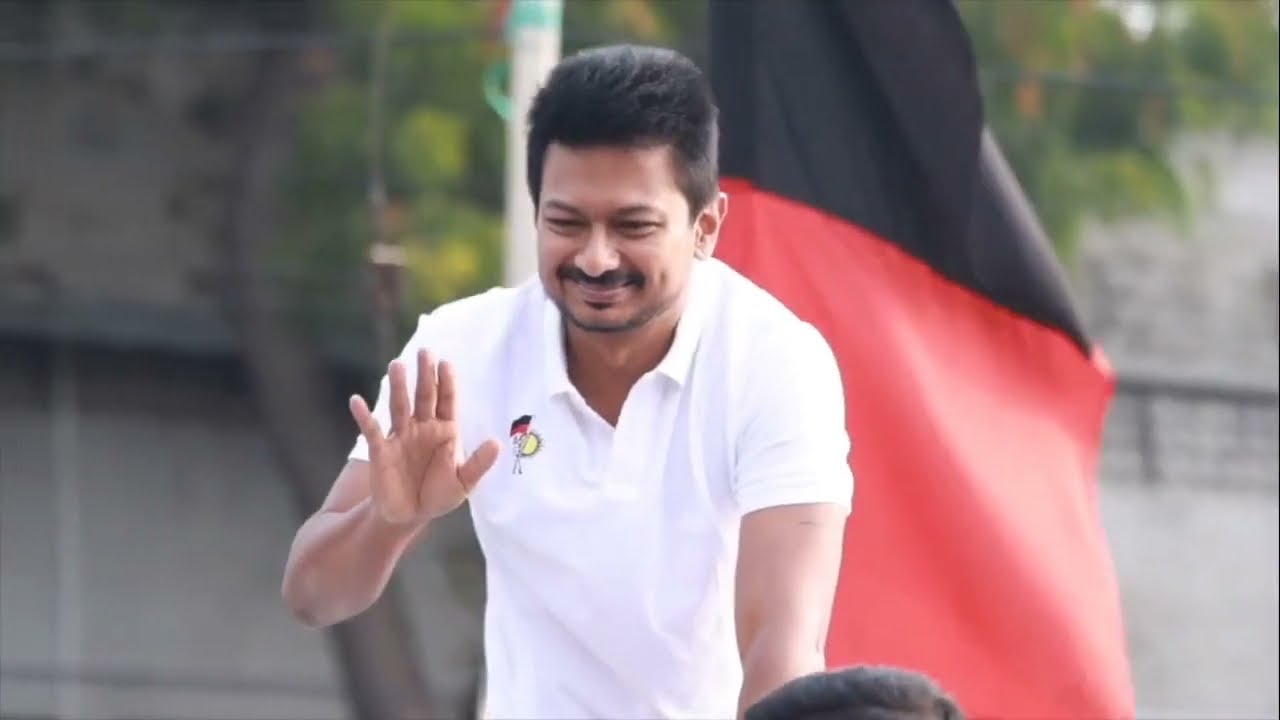 Ullangavar oviyamey - Tamil Song