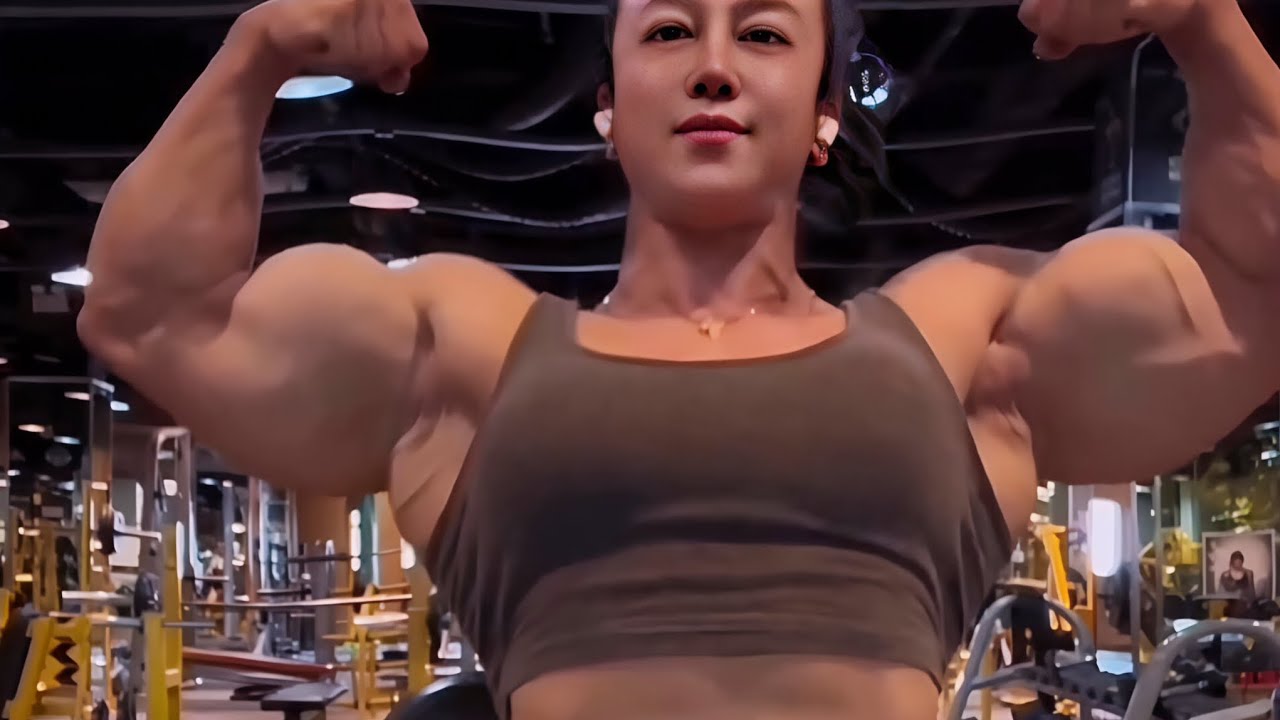 Yan Hong Strong Muscle Female bodybuilder