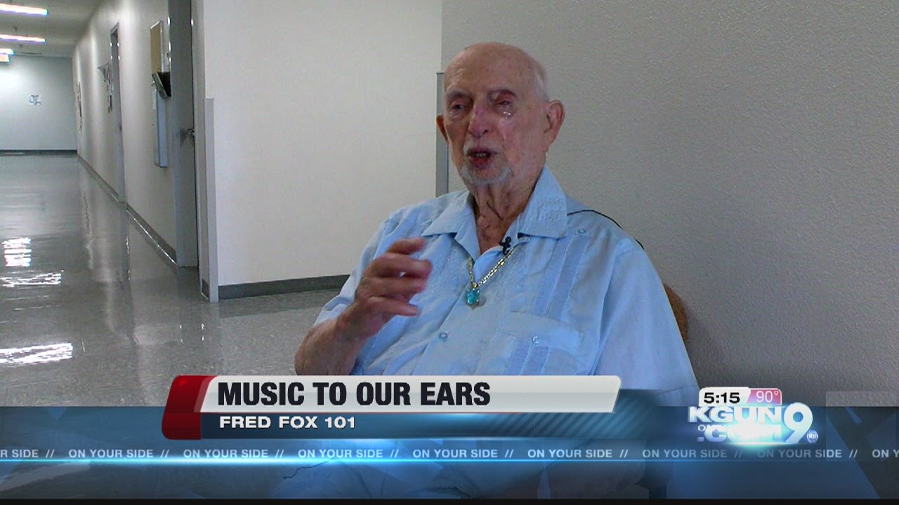 Music legend Fred Fox leads master class at UA