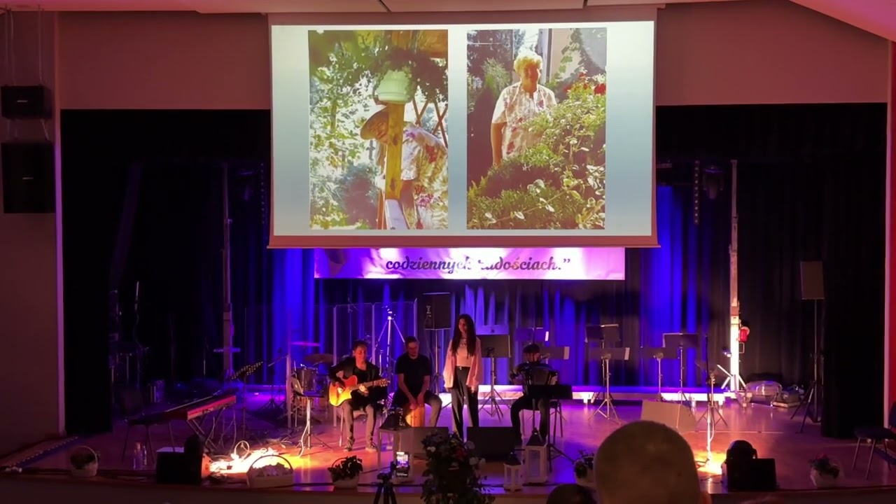 Koncert w ramach odsłonięcia tablicy pamiątkowej Czesławy Kurasz na Urzędzie Miasta w Sanoku