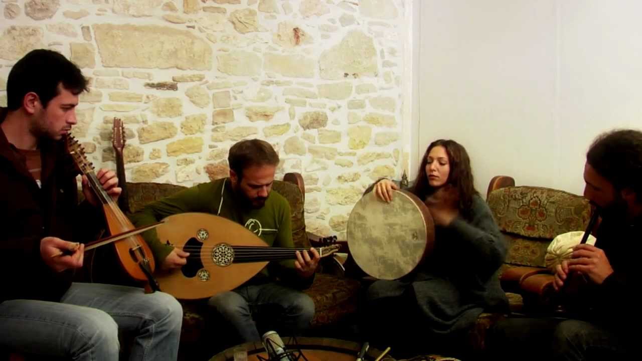 Apano stin triantafillia - Mandilatos