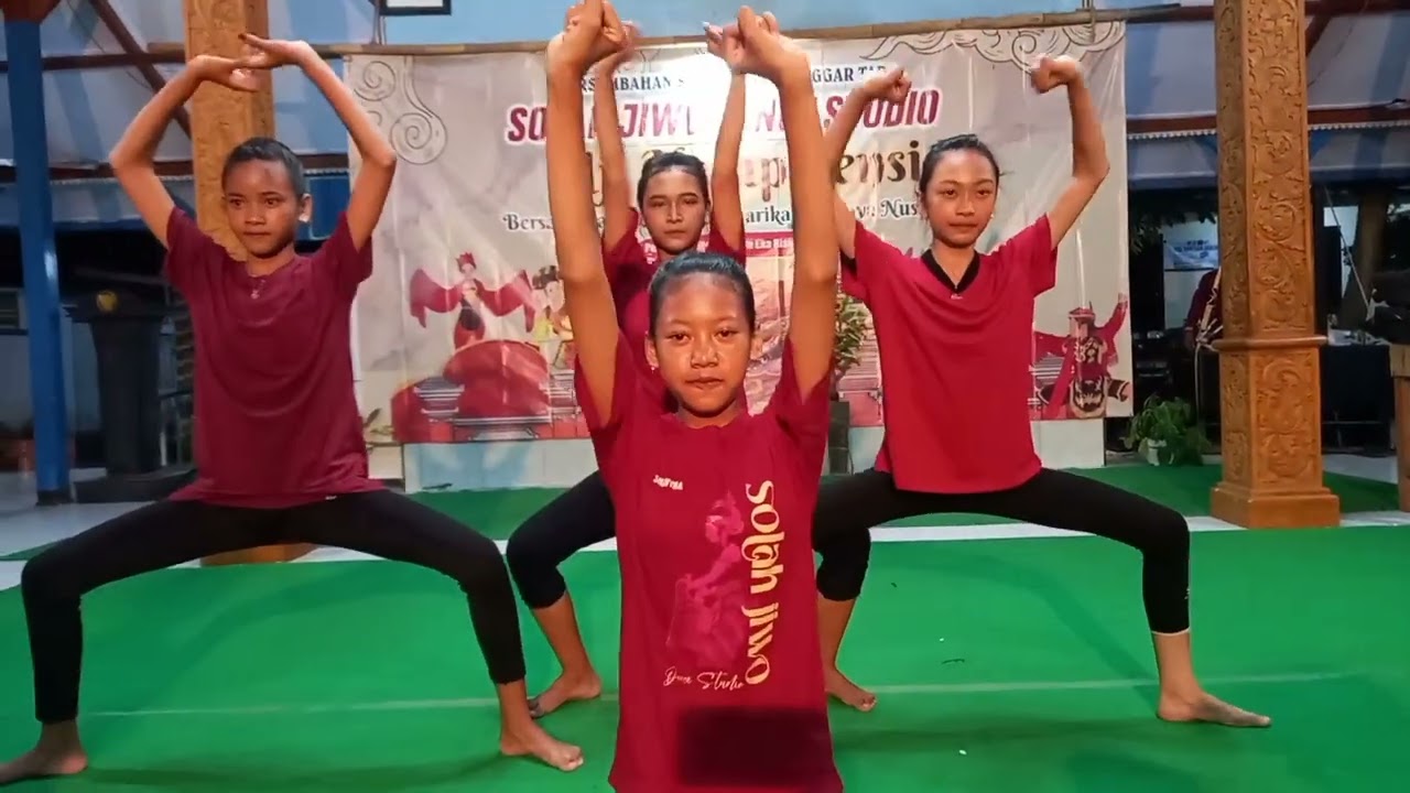 Juara terbaik uji kompetensi tari di sanggar Solah Jiwo Dance Studio