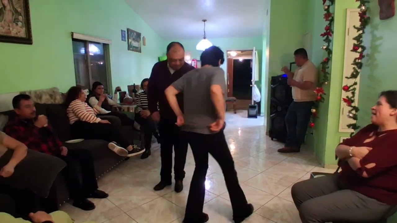 Celebrando Año Nuevo en Fontana California No tengo los derechos de autor 