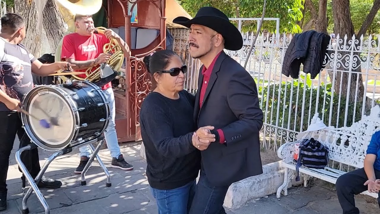 HOY ME TOCO BAILAR TAMBORAZO CON MI MAMA POR EL JARDIN DE JEREZ ZACATECAS