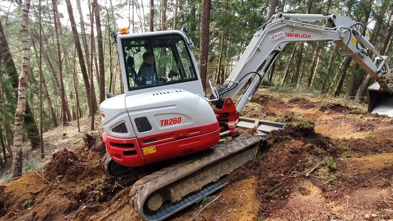 Wegebau am Steilhang im Forst