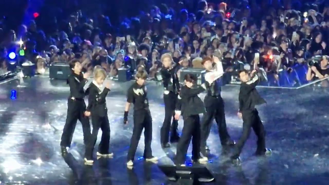 ENHYPEN - FUTURE PERFECT (PASS THE MIC) (MUSIC BANK PARIS) [230408]