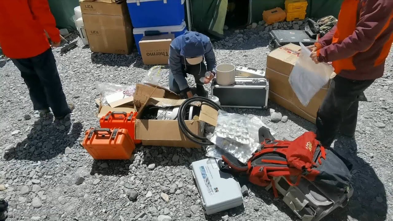 GLOBALink | Vlog: What's a day like for Chinese scientific researchers on Mt. Qomolangma?
