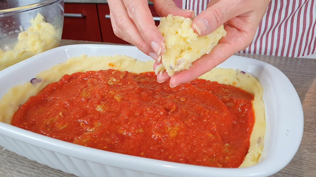 Сказочный недорогой рецепт с картофелем, помидором и колбасой. На кухне с Паолиной
