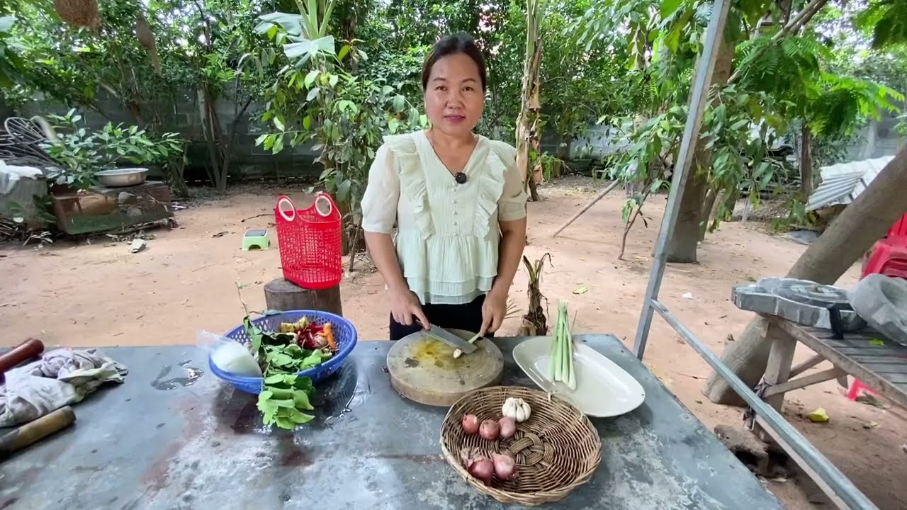 Quick and easy food, Spicy chicken stir - fry , Eat  with the kids.
