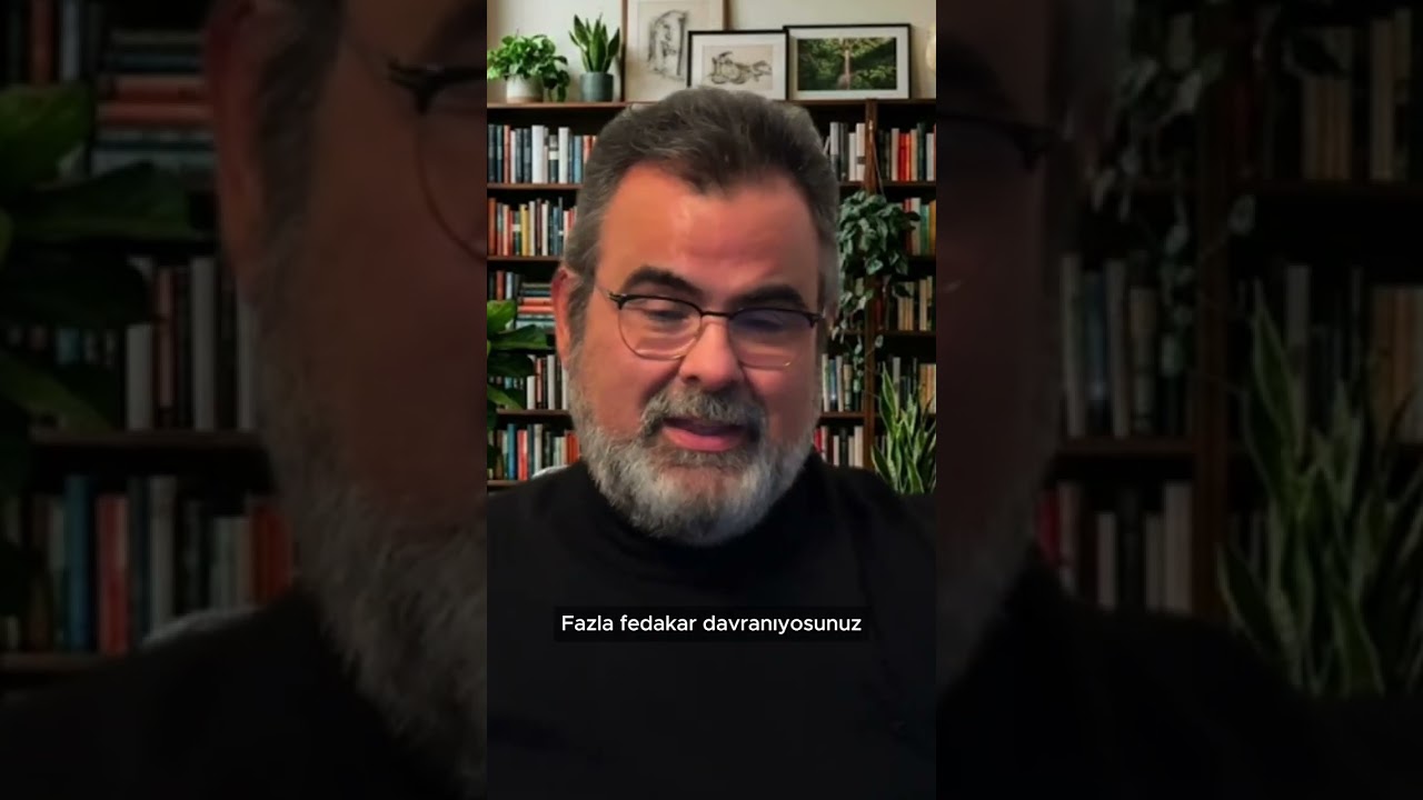 KİMSENİN HİZMETÇİSİ DEĞİLSİNİZ!