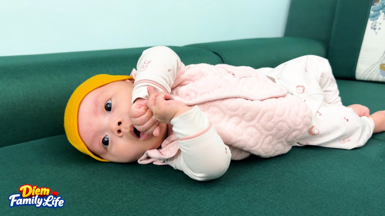 Baby Kim's habit of sucking her thumb annoys her mother