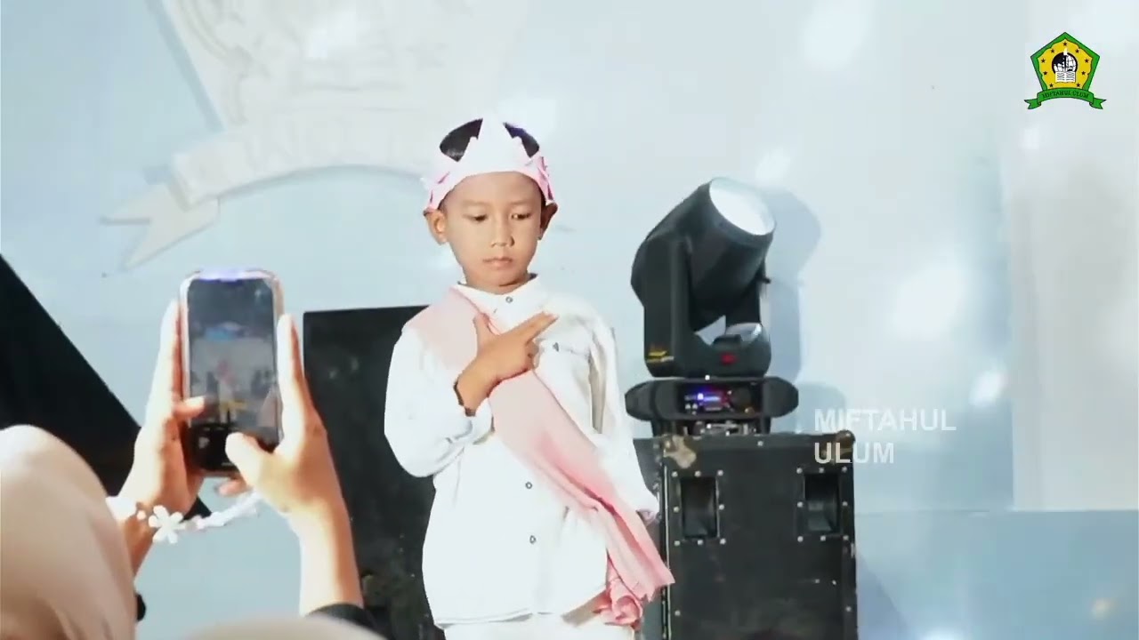 Fashion show persembahan murid murid madrasah Miftahul ulum karang anyar 