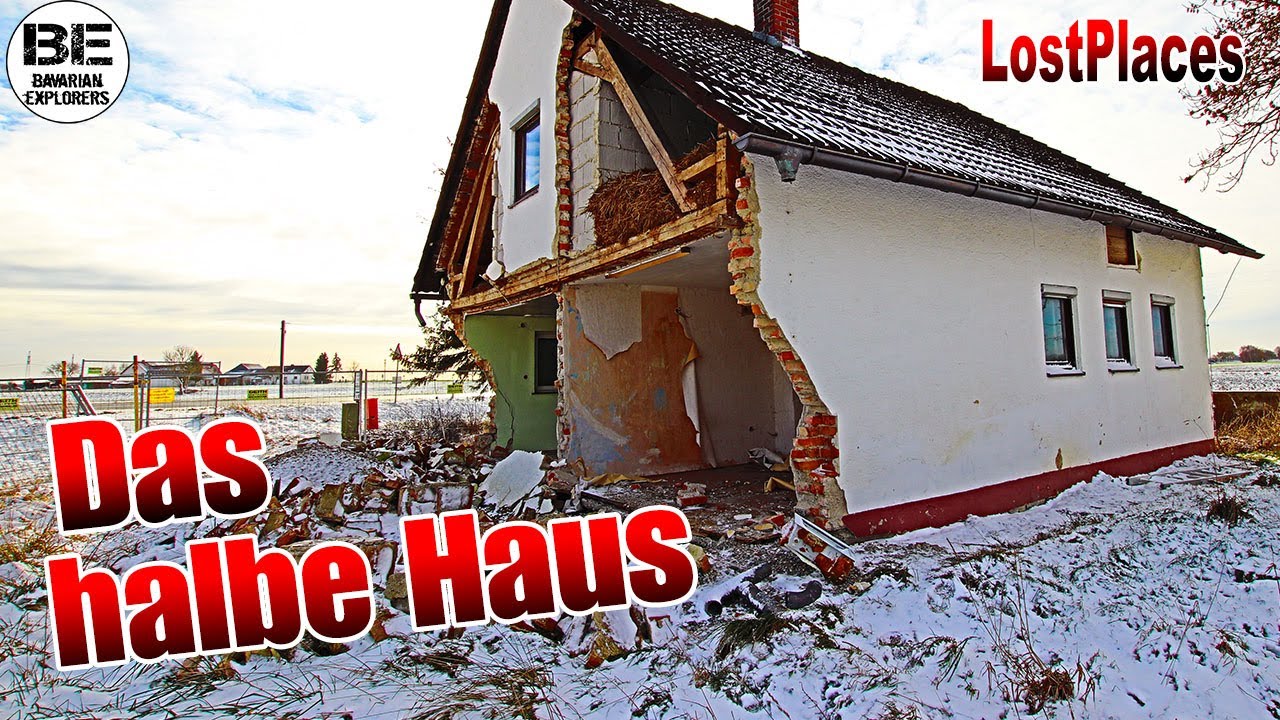 Das halbe Haus am Strassenrand | Lost Places | Dirk Ferrato