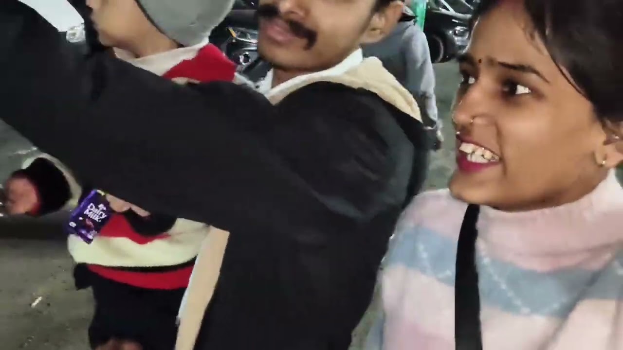 रात में गए घूमने  🥰वहां जाकर हो गया हमारा पोपट😔😔