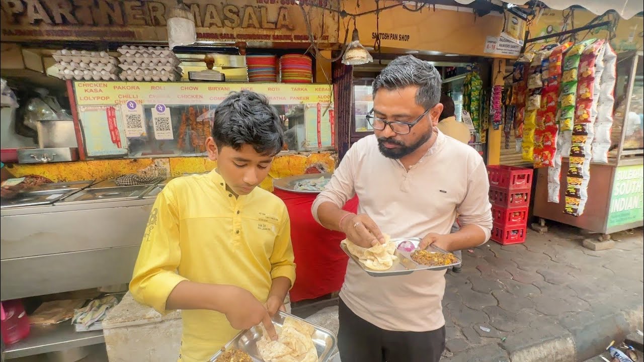 কাল অর্জুন আমাদের ছেড়ে নতুন জায়গায় চলে যাচ্ছে তাই ওর বাবা কলকাতা ঘুরিয়ে আনল