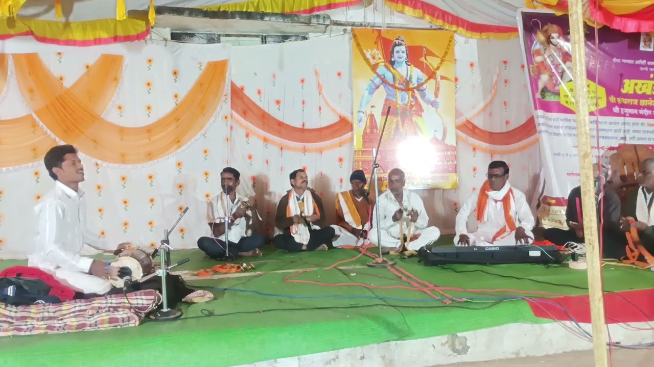  मौजे मुळझरा येथे भारुड सजर करतांना हार्मोनियम वादक :-देविदास महाराज वानोळे. क़ोंडबा महाराज वानोळे