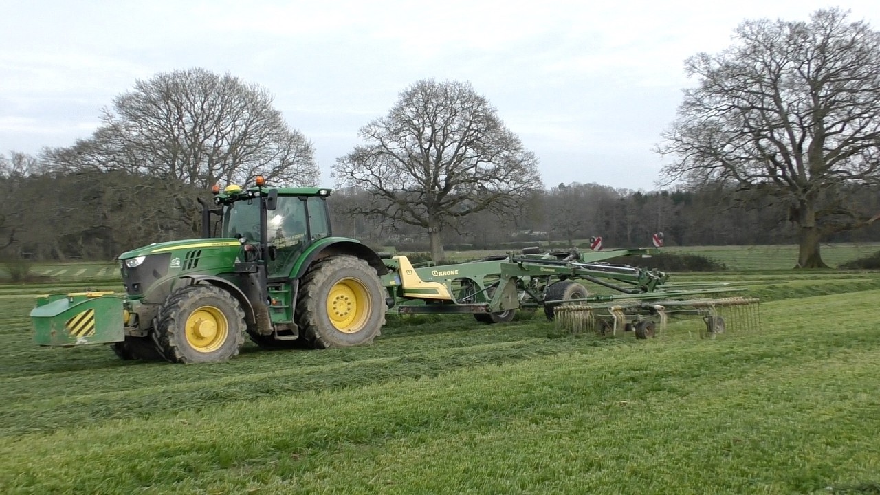 Silage 2026 - John Deere 6195R & 4 Rotor Krone Swadro Raking Up