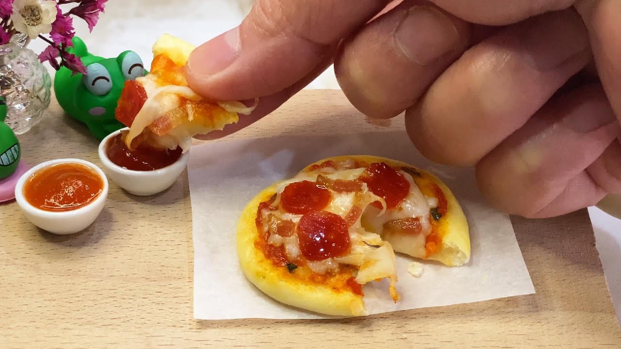 Satisfying Tiny Bacon & Pepperoni Pizza 🧀🍕🥓
