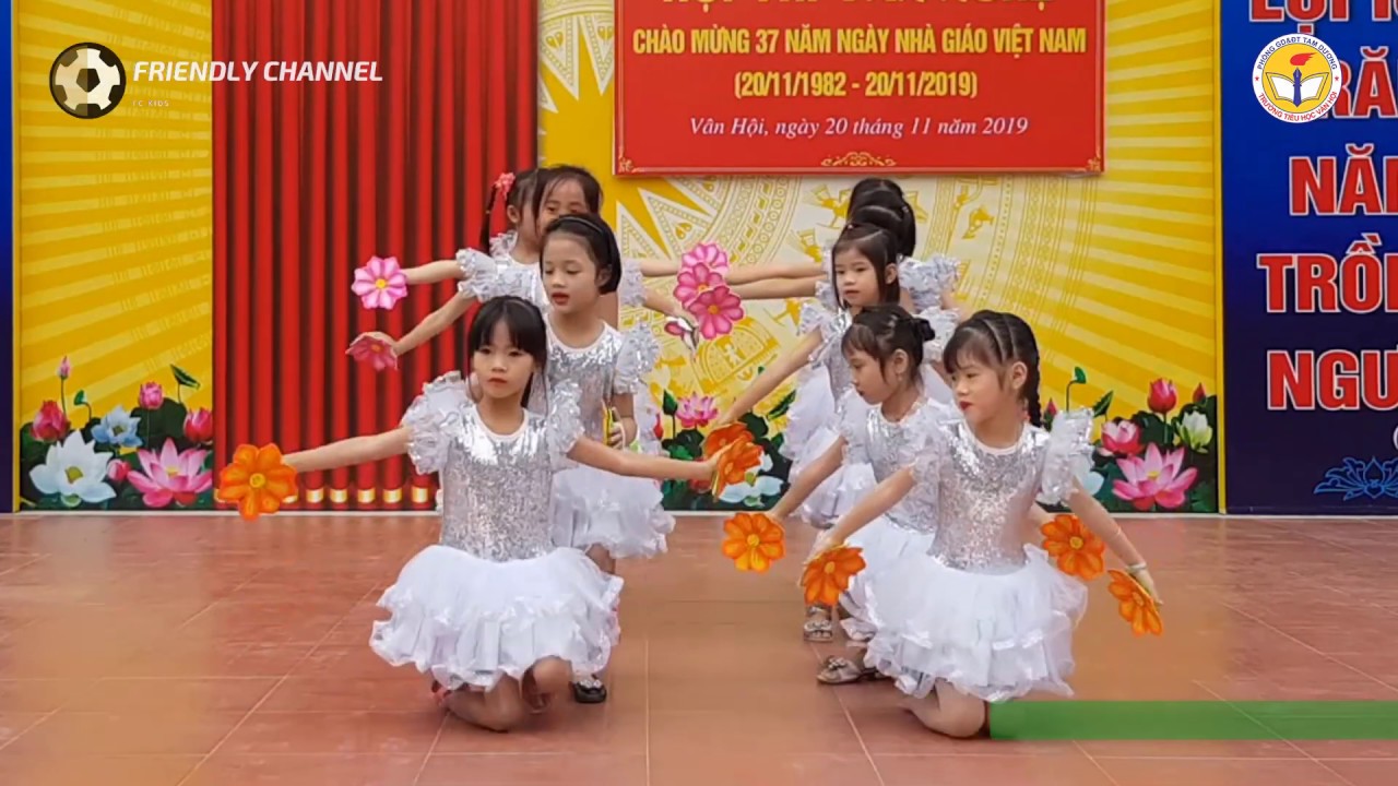 Múa BỤI PHẤN quá hay || Chào mừng 20-11