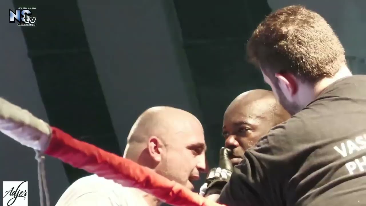 Golden Corner Boxing Show: Bathrelos vs Billy G