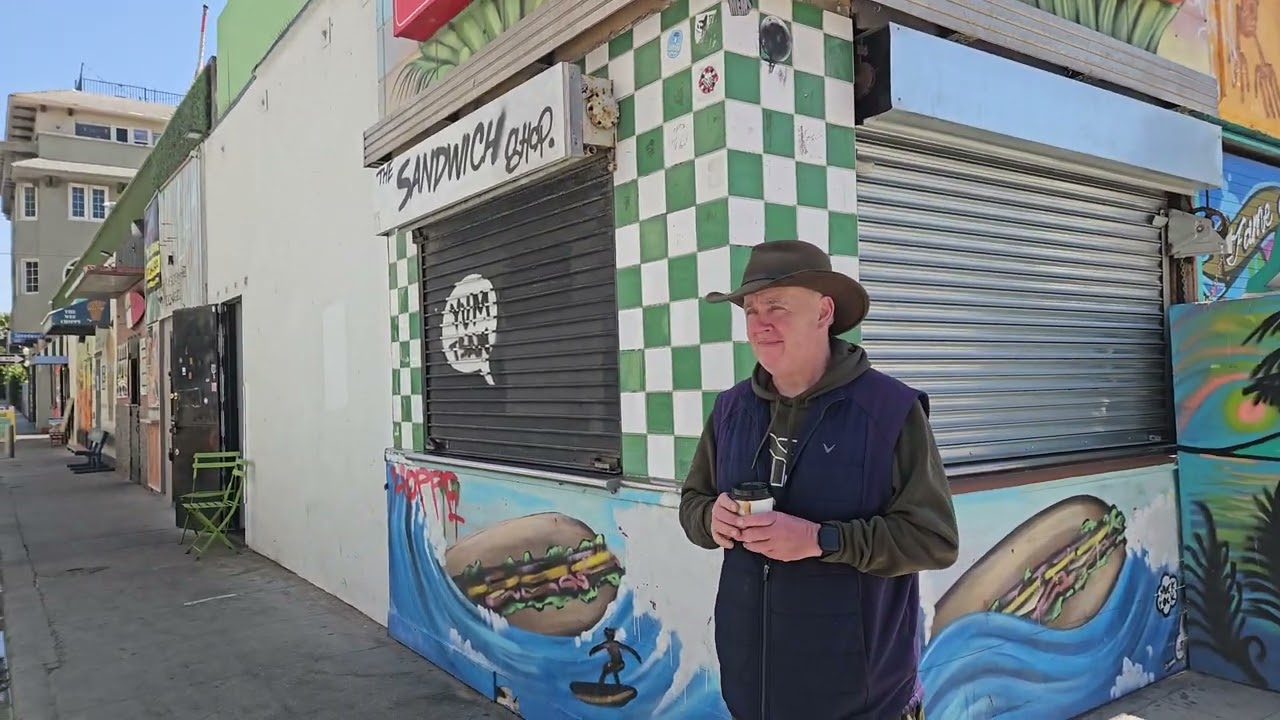 Another business in Venice bites the dust. Charlie's Deli, here for 3.5 years, closed yesterday.