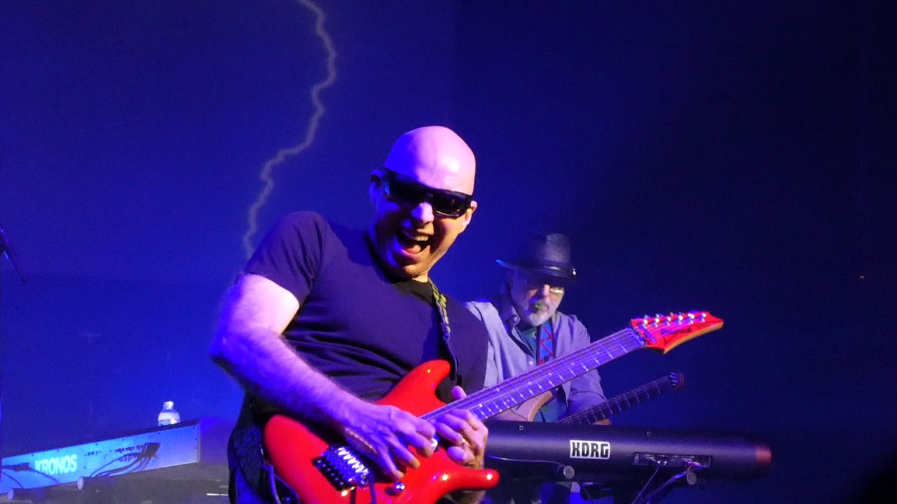 Joe Satriani - Thunder High On The Mountain - G3 2018
