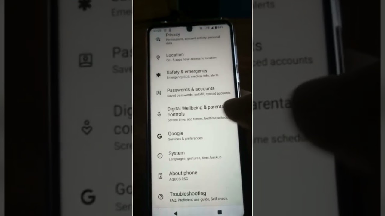 120 Htz refresh rate sharp Aquos R5g