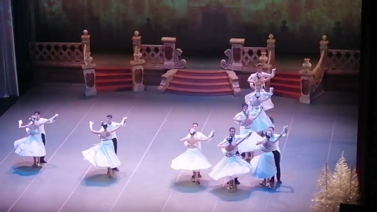 Зимовий бал в Одеськiй оперi