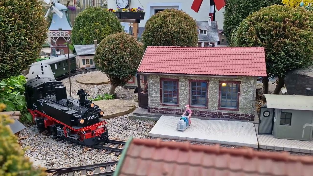 Gartenbahn auf der Baustelle