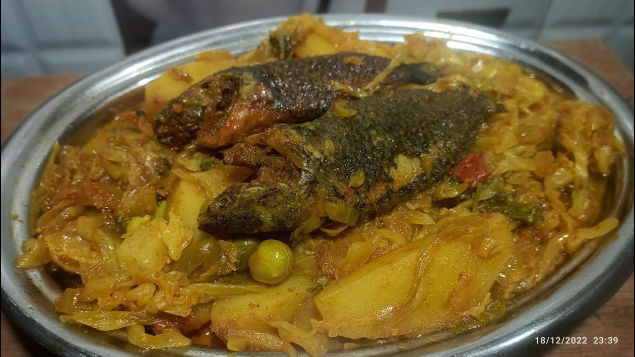 কই মাছ দিয়ে বাঁধাকপির  তরকারি। Cabbage Curry wth koi fish. Saha Barhir Heshel.