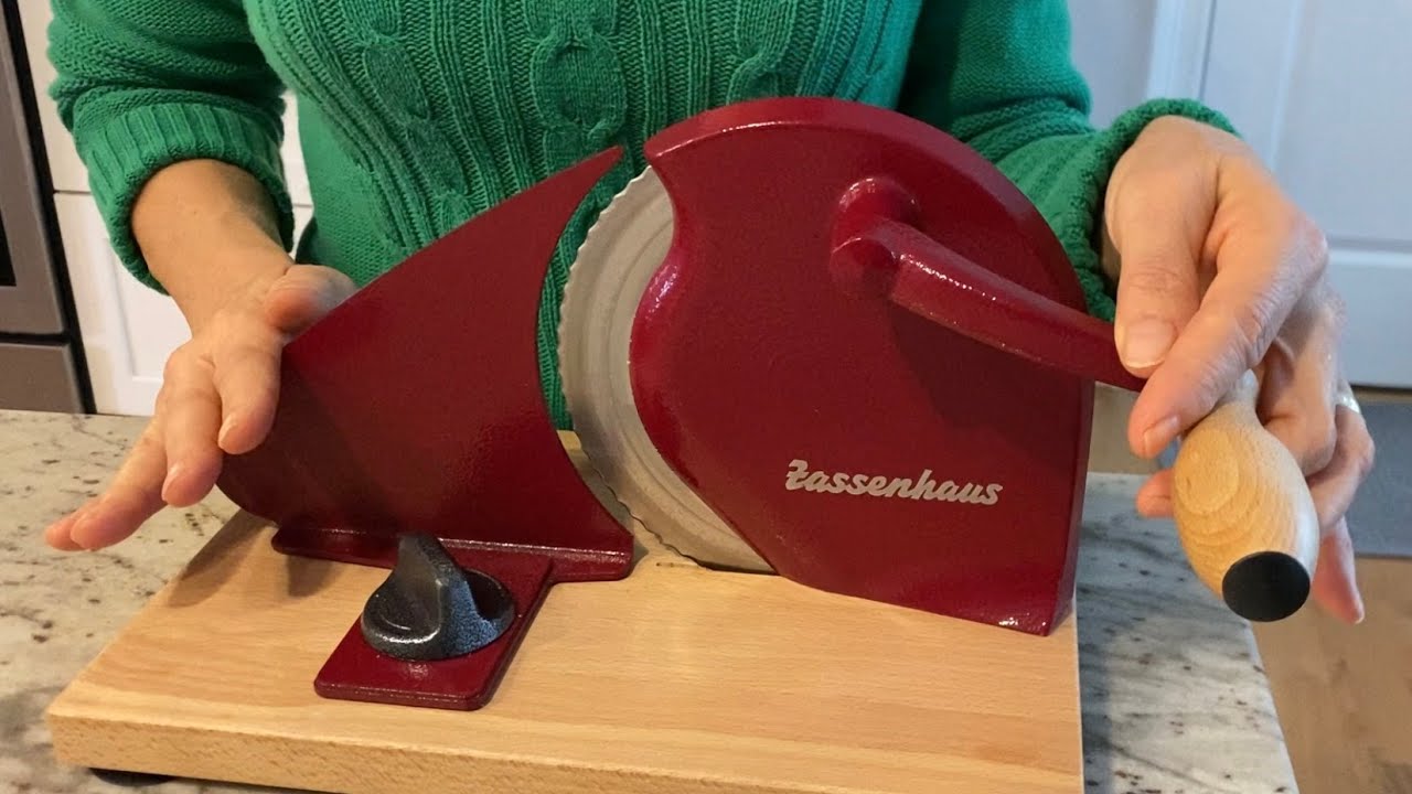 Zassenhaus Manual Bread Slicer; how to use and the thickness of the bread slices.