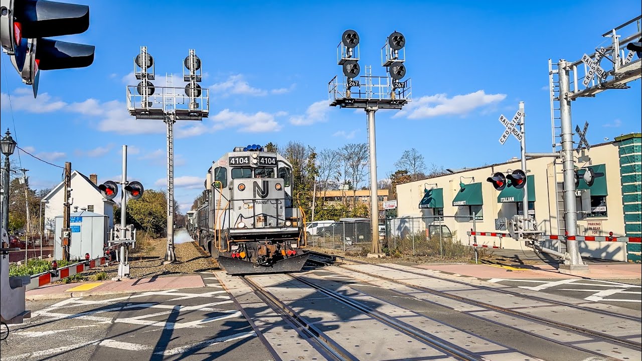 Weekend Transit trains in Ramsey, NJ feat. The aqua train