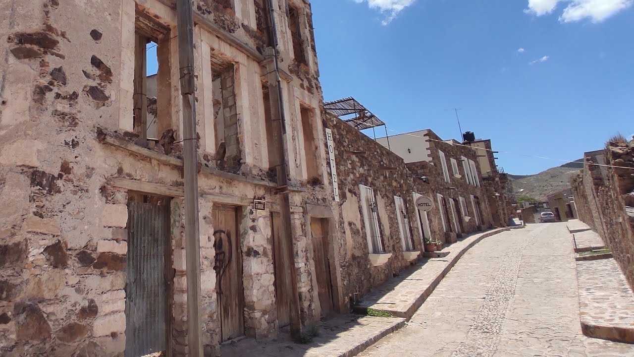 🤯 PUEBLO FANTASMA en dónde solo VIVEN 7 Familias ! • Pueblo Legendario ⚜️