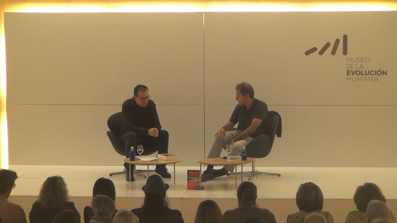 Domingo Villar presenta 'El último barco' en el Museo de la Evolución Humana