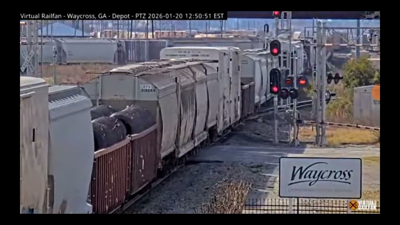 CSX Freight train makes stop before proceeding in Waycross, GA on Virtual Railfan (with train meet)