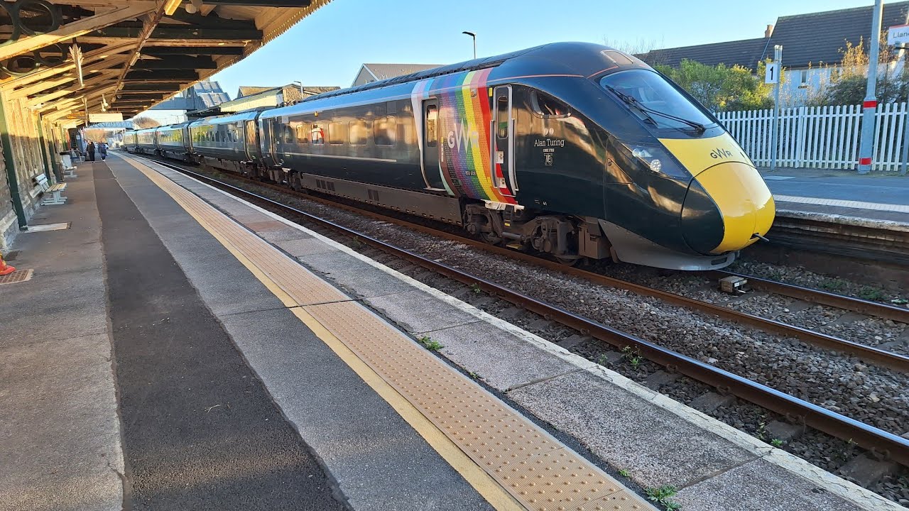 Epic tones at LLE with 197s, 800024, trainbow 800008, 150282, AT03 on Christmas eve Merry Christmas 